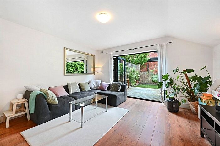 2 Bedroom Flat To Rent In Pennard Road, London, W12