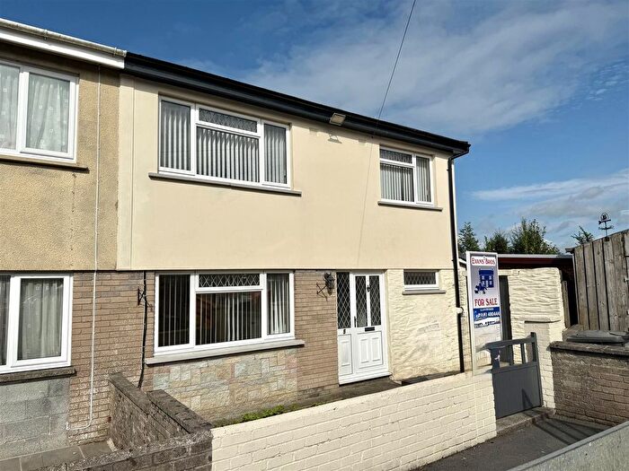 3 Bedroom Semi-Detached House For Sale In Llanwnnen, Lampeter, SA48
