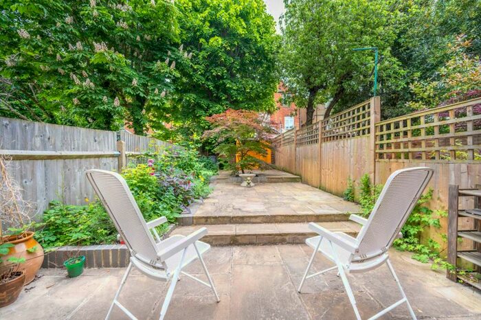 2 Bedroom Flat To Rent In Park Avenue, Willesden Green, London, NW2