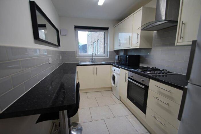 2 Bedroom Flat To Rent In Lyndhurst Court, Stoneygate, Leicester, LE2