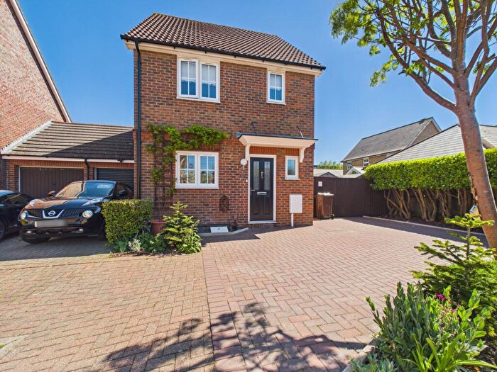 3 Bedroom Detached House For Sale In Pochard Close, St Marys Island, Chatham, Medway, ME4