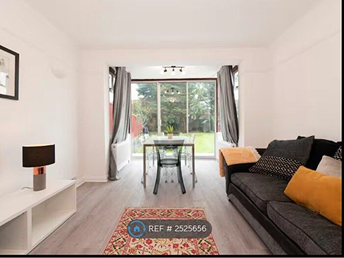 4 Bedroom Semi-Detached House To Rent In Princes Avenue, Surbiton, KT6