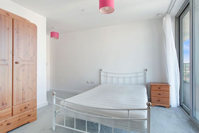 2 Bedroom Flat To Rent In Cornmill Lane, Lewisham, London, SE13