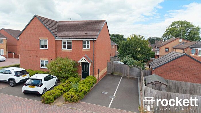 3 Bedroom Semi-Detached House To Rent In Coomer Court, Newcastle Under Lyme, Staffordshire, ST5