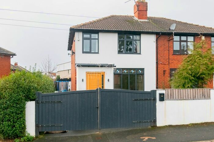 3 Bedroom Semi-Detached House To Rent In Firth Grove, Leeds, LS11