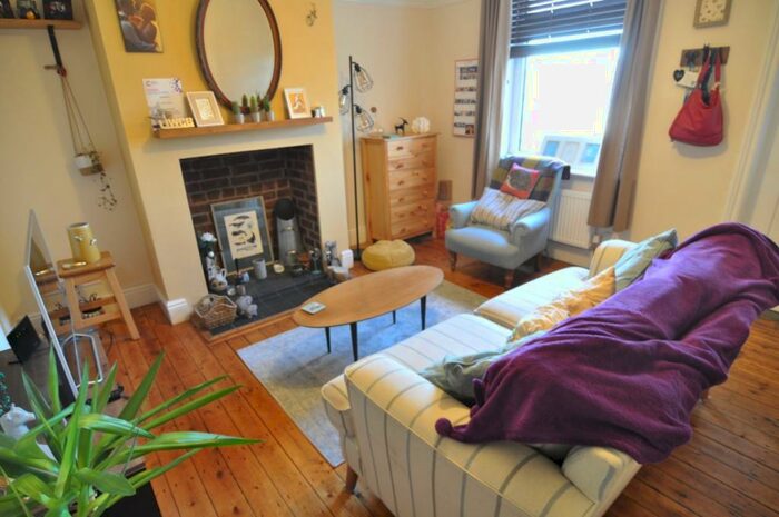 3 Bedroom House To Rent In Wakefield Road, Barnsley, S71