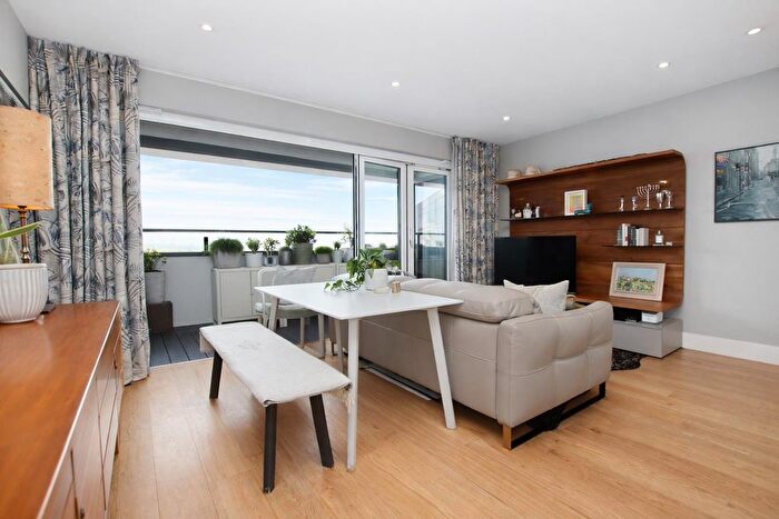 1 Bedroom Flat For Sale In Elstree House, Elstree Way, Borehamwood, WD6