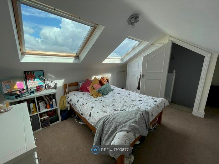 3 Bedroom Flat To Rent In Tremadoc Rd, London, SW4