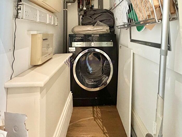 1 Bedroom Flat To Rent In Leman Street, London, E1