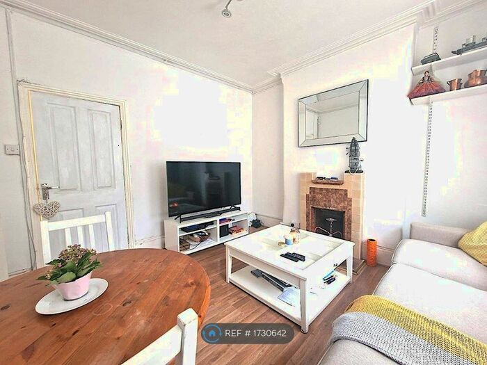 1 Bedroom Flat To Rent In Victoria Mansions, London, SW8