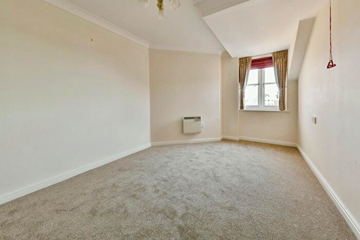 2 Bedroom Retirement Property For Sale In Paynes Park, Hitchin, SG5