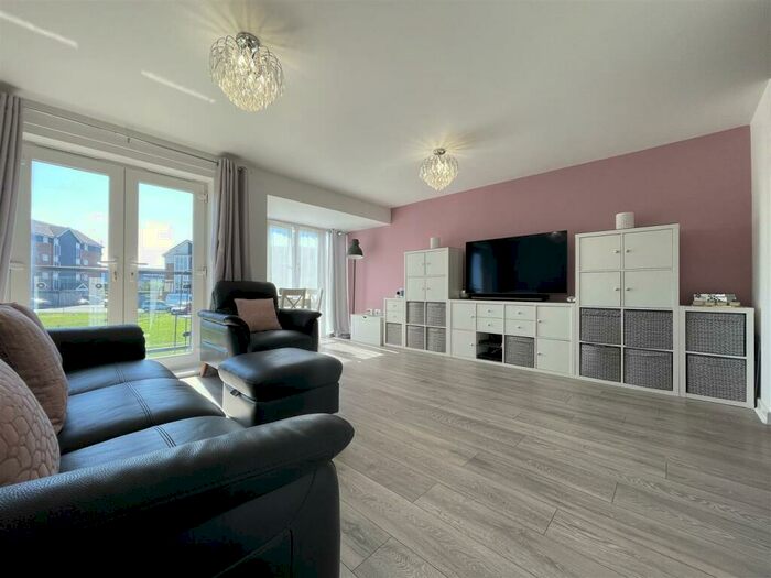 2 Bedroom Flat For Sale In Griffiths Road, Purfleet, RM19