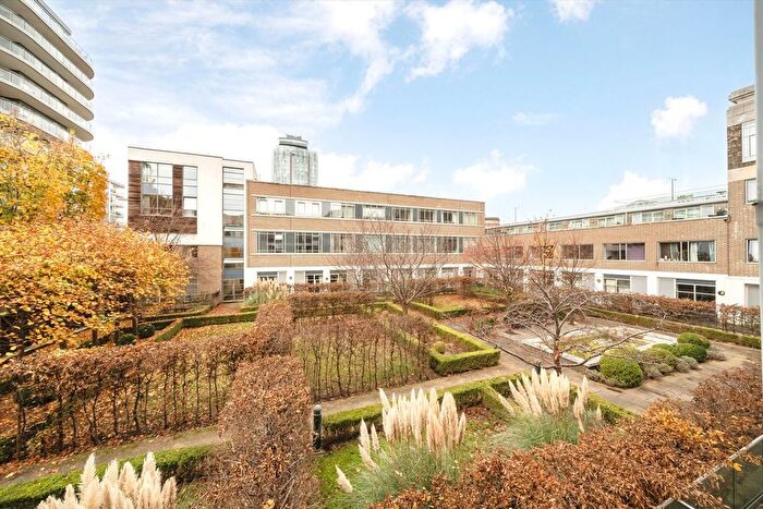 1 Bedroom Flat For Sale In Great West Road, Brentford, TW8