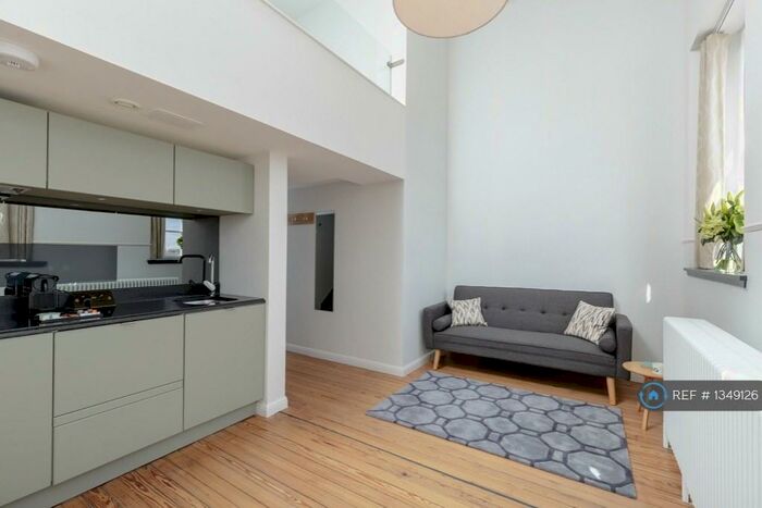 1 Bedroom Flat To Rent In Mcdonald Road, Edinburgh, EH7