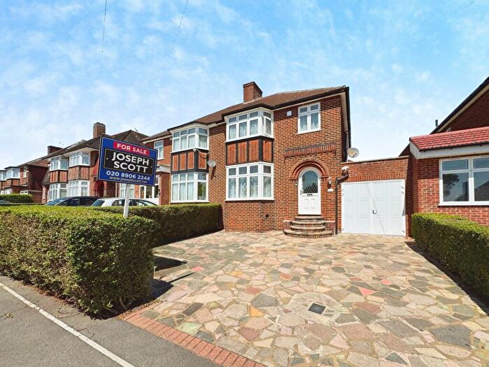 4 Bedroom Semi-Detached House For Sale In Beverley Drive, Edgware, HA8