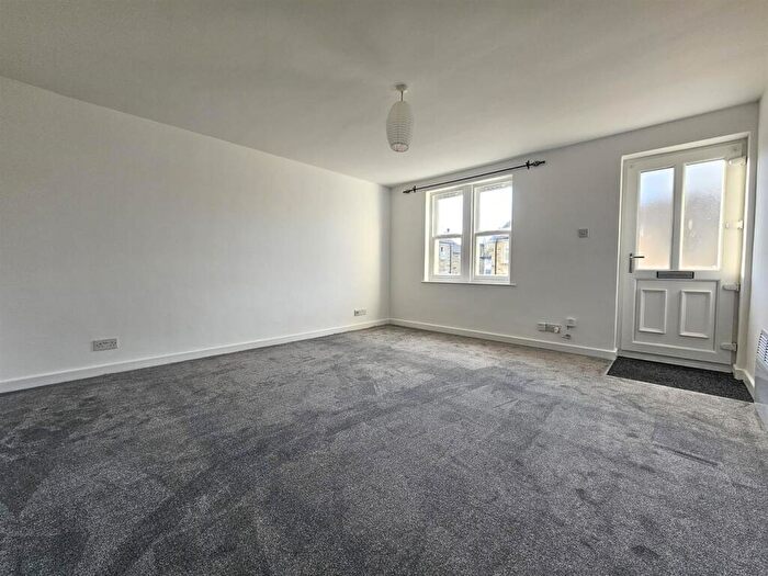 1 Bedroom Apartment For Sale In Weavers Walk, Silsden, BD20