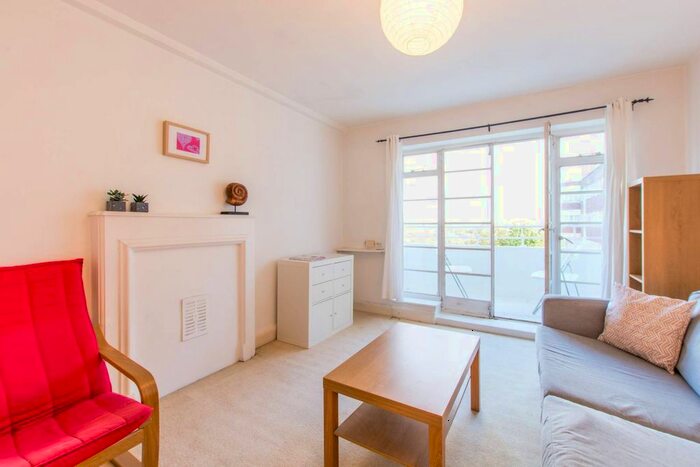 2 Bedroom Flat To Rent In Northwood Hall, Highgate, London, N6