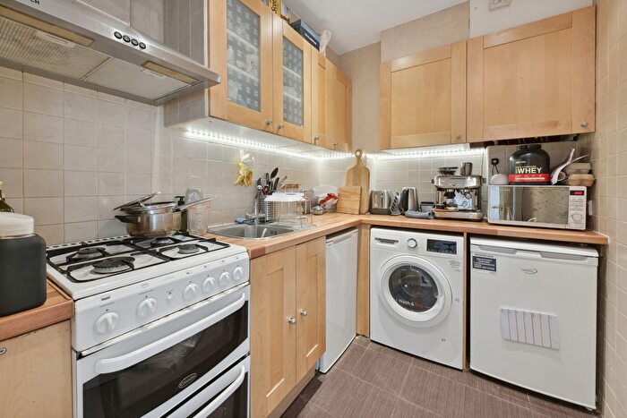 3 Bedroom Flat For Sale In Cornwall Gardens, South Kensington, SW7