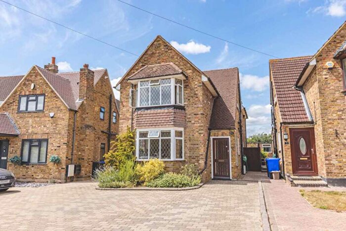 3 Bedroom Detached House For Sale In Chequers Orchard, Iver, SL0