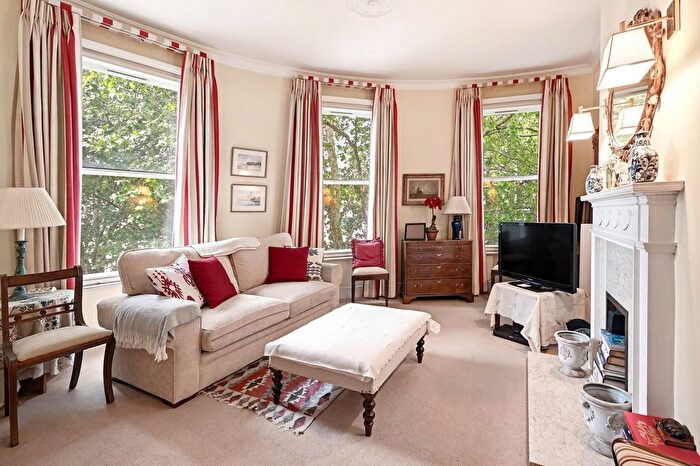 1 Bedroom Flat For Sale In Salisbury House, Drummond Gate, SW1V