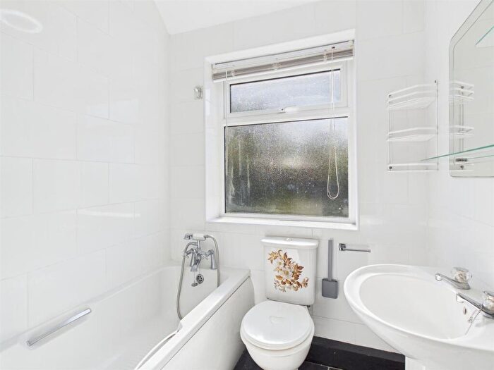 2 Bedroom Link Detached House To Rent In Saltwells Road, Dudley, DY2