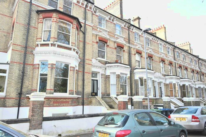 1 Bedroom Flat To Rent In St. Andrews Square, Surbiton KT6