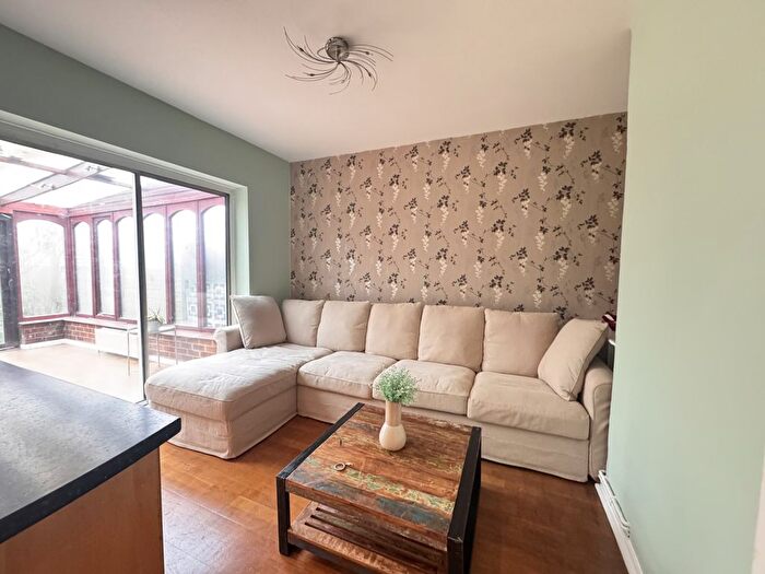 4 Bedroom Detached House To Rent In Allnutt Way, London, SW4