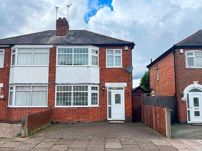3 Bedroom Semi Detached House To Rent In Yardley Drive, Leicester, LE2