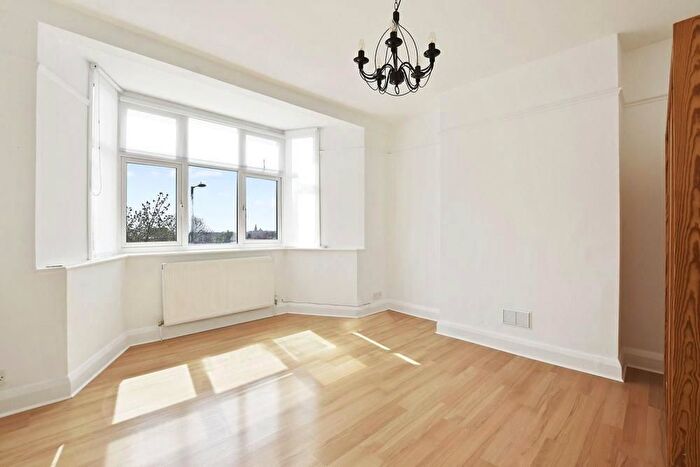 2 Bedroom Flat To Rent In East End Road, East Finchley, London, N2