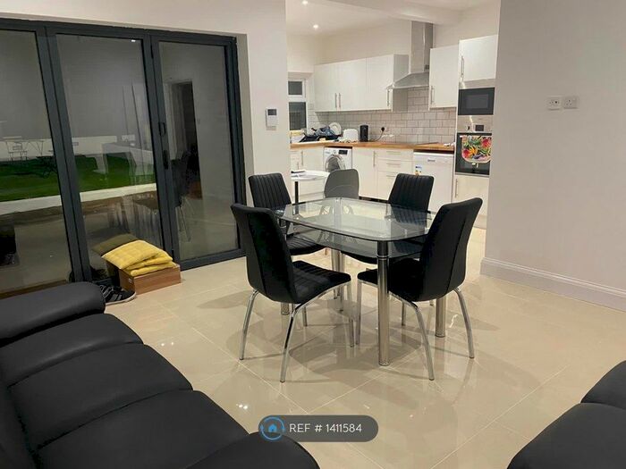 6 Bedroom Semi-Detached House To Rent In Athlone Road, London, SW2