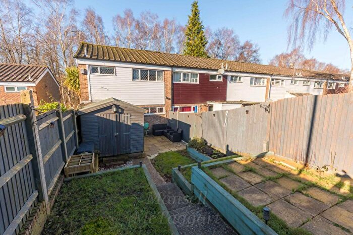3 Bedroom End Of Terrace House For Sale In Seaford Road, Crawley, RH11