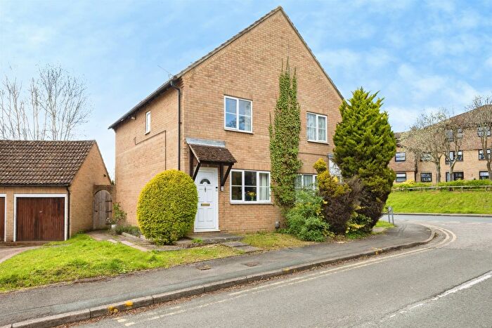 2 Bedroom Semi Detached House For Sale In Faygate Way, Lower Earley, Reading, RG6