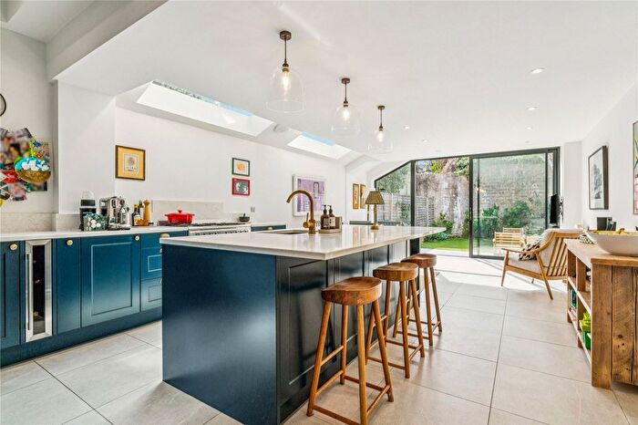 4 Bedroom End Of Terrace House For Sale In Vanderbilt Road, SW18