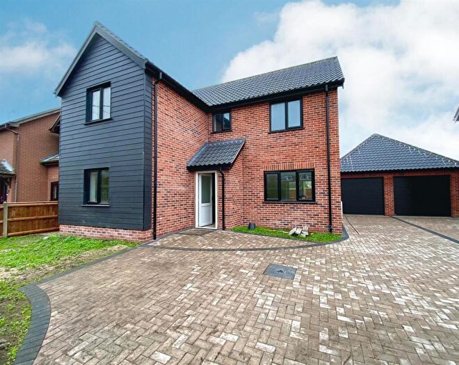 4 Bedroom Detached House For Sale In Union Lane, Oulton Broad, Lowestoft, Suffolk, NR32