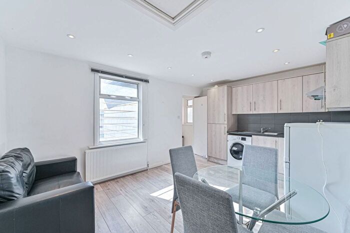 1 Bedroom Maisonette To Rent In New Park Road, Brixton Hill, London, SW2