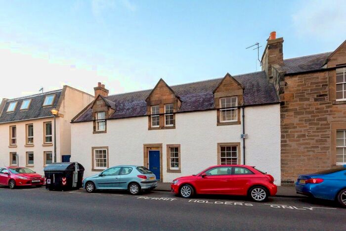 2 Bedroom Flat To Rent In Dean Path, Edinburgh, EH4