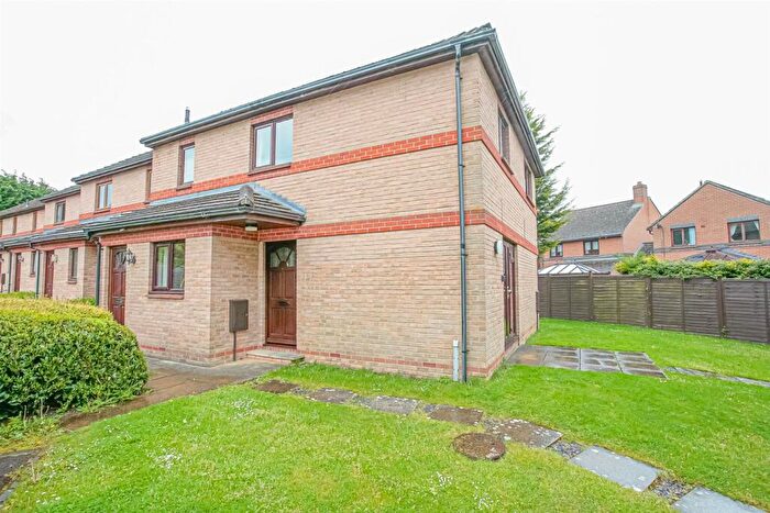 2 Bedroom Maisonette To Rent In Buckland Court, Kidlington, OX5