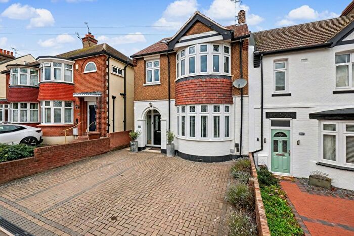 5 Bedroom End Terrace House For Sale In First Avenue, Upper Gillingham, ME7