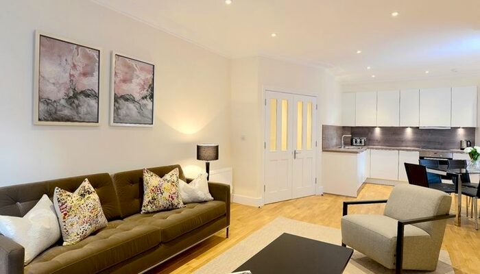 3 Bedroom Flat To Rent In Hamlet Gardens, London, W6
