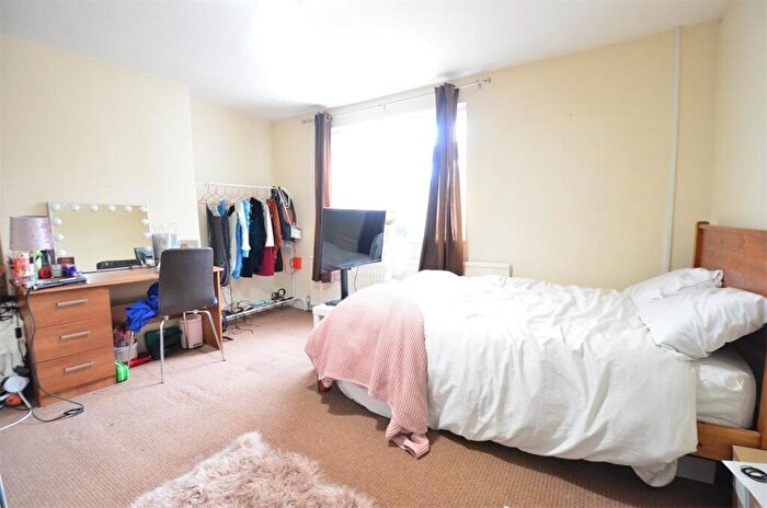 4 Bedroom End Of Terrace House To Rent In Gristhorpe Road Selly Oak, B29