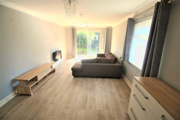 2 Bedroom Flat To Rent In Westcliffe Court, Darlington, DL3