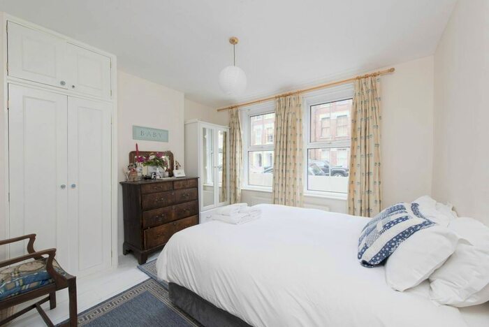 2 Bedroom Flat To Rent In ., Camberwell, London, SE5