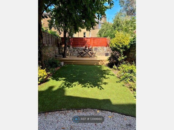 2 Bedroom Flat To Rent In Blackheath Road, Greenwich, SE10