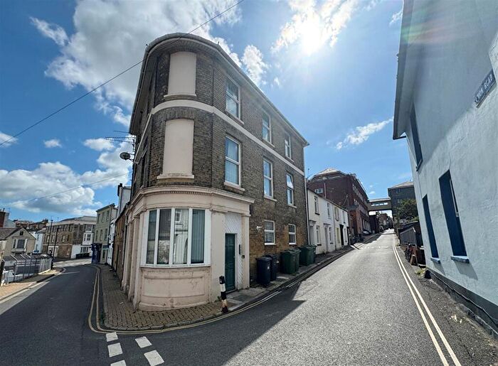 1 Bedroom Flat To Rent In Castle Street, Ryde, PO33