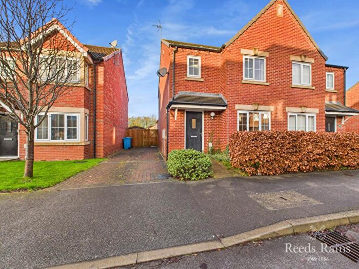 3 Bedroom Semi Detached House For Sale In Oxland Drive, Hull, East Yorkshire, HU8