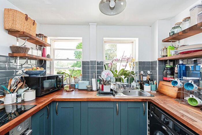2 Bedroom Flat For Sale In Lower Teddington Road, Kingston Upon Thames, KT1
