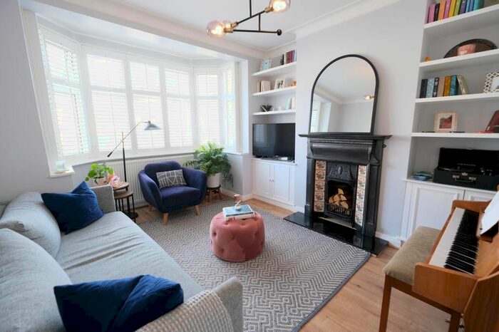 3 Bedroom Semi-Detached House To Rent In Herrongate Close, Enfield, EN1