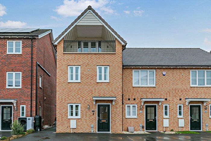 3 Bedroom End Of Terrace House For Sale In Waterside Crescent, Castleford, Wakefield, West Yorkshire, WF10