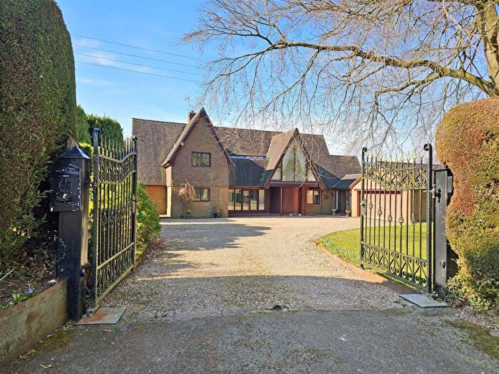 3 Bedroom Detached House For Sale In Woodfield Lane, Romsley, Halesowen, B62