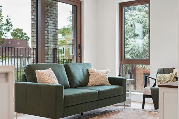 2 Bedroom Flat To Rent In Lynton Road, Acton, W3